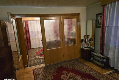 Casă cu 5 camere cu Teren 393 Mp în Central
