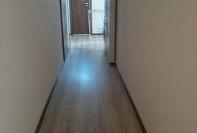 Apartament cu 3 camere decomandat în Apusului