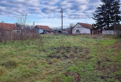Teren de 4870 mp, în Central