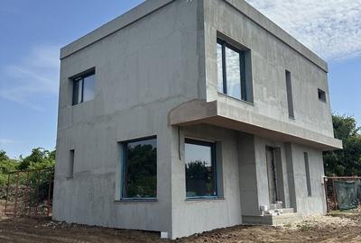 Casă cu 4 camere în Cârcea