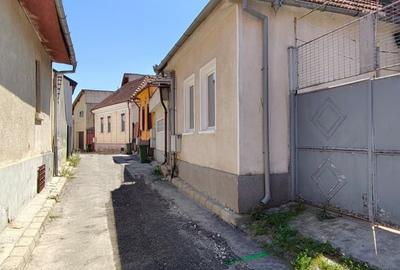 Apartament cu 2 camere decomandat în Brașovul Vechi