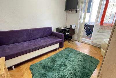 Apartament cu 3 camere semidecomandat în Cetății