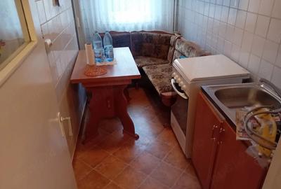 Apartament cu 3 camere semidecomandat în Dărmănești