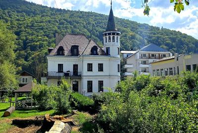 Casă individuală cu 11 camere cu Canalizare în Central - 1