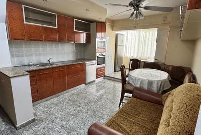 Apartament cu 2 camere decomandat, mobilat în Republicii