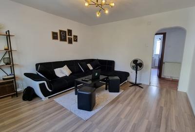 Apartament cu 3 camere decomandat, mobilat în Central