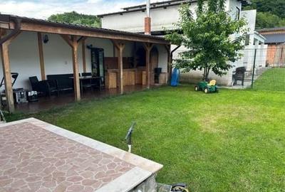 Casă cu 3 camere în Racovița