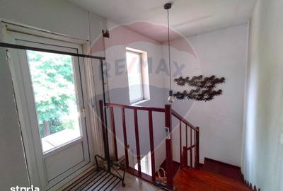 Casă cu 8 camere cu Teren 982 Mp în Central - 8