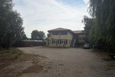 Teren de 2500 mp, în 1 Decembrie - 8