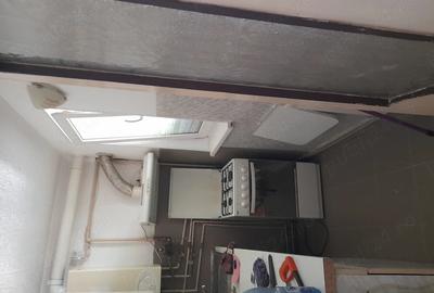 Apartament cu 3 camere nedecomandat în Rahova