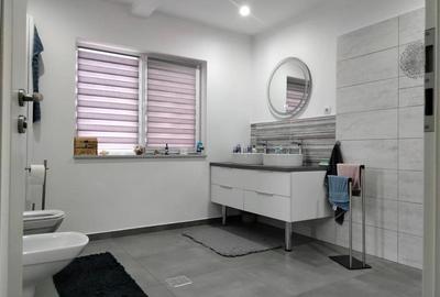 Casă individuală cu 5 camere cu Canalizare în Rulmentul - 33