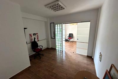 Apartament cu 3 camere semidecomandat în Ultracentral
