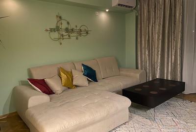 Apartament cu 3 camere decomandat în Victoriei