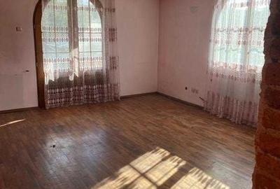 Casă cu 4 camere cu Teren 203 Mp în Costești - 3