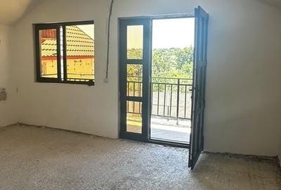 Casă cu 4 camere în Lumina