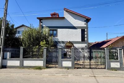 Casă cu 5 camere cu Teren 432 Mp în Pantelimon