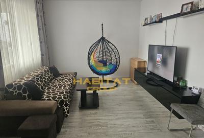 Apartament cu 3 camere semidecomandat, mobilat în Metalurgiei