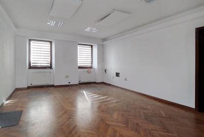 Apartament cu 2 camere semidecomandat în Centrul Istoric