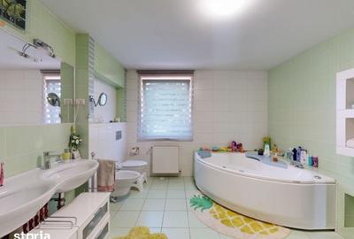 Casă cu 5 camere cu Teren 1104 Mp în Lipovei