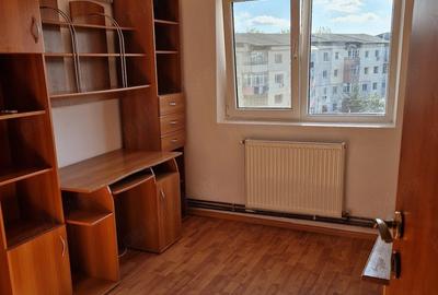 Apartament cu 3 camere decomandat în Micro 12 - 2