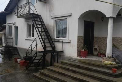 Casă cu 4 camere în Săteni - 2