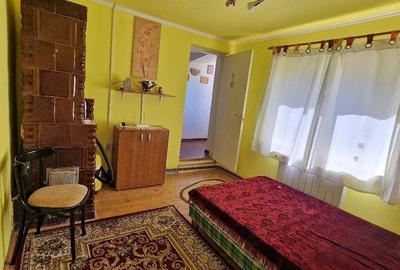Casă cu 4 camere cu Teren 2000 Mp în Colibași
