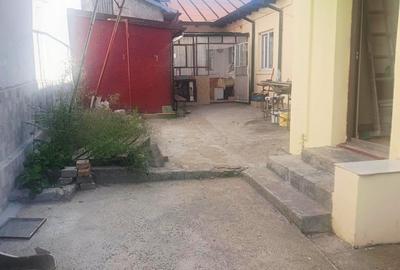 Casă individuală cu 5 camere cu Canalizare în Universitate
