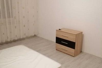 Garsonieră decomandată în Titan