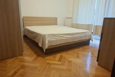 Apartament cu 3 camere decomandat în Drumul Carului