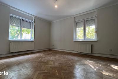 Apartament cu 4 camere în Decebal