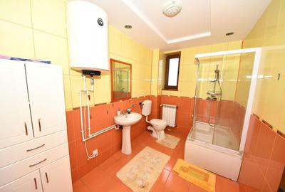 Casă individuală cu 6 camere cu Canalizare în Micro 17 - 55