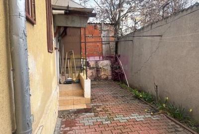 Casă individuală cu 3 camere semidecomandat cu Canalizare în Floreasca - 11