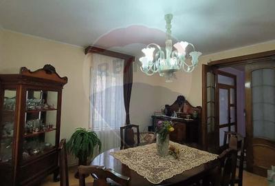 Casă individuală cu 6 camere cu Piscina în Piața Centrală - 5