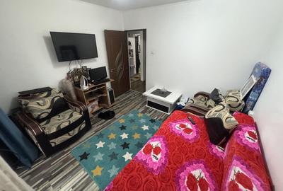 Apartament cu 3 camere decomandat, mobilat în CET - 3