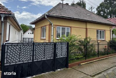Casă cu 5 camere cu Teren 120 Mp în Central