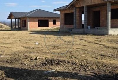 Casă cu 3 camere cu Teren 500 Mp în Central