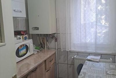 Apartament cu 3 camere semidecomandat în Banca Națională