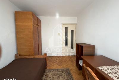 Apartament cu 3 camere, mobilat în Lipovei