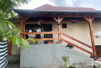 Casă cu Teren 1550 Mp în Roșia de Secaș