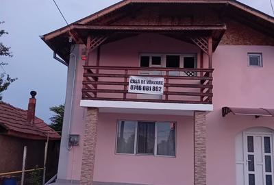 Casă cu 4 camere în Central