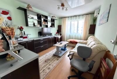 Apartament cu 2 camere decomandat în Tractorul