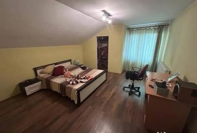 Casă cu 4 camere cu Teren 500 Mp în Malu Mare