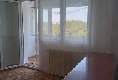Apartament cu 2 camere decomandat în Titan
