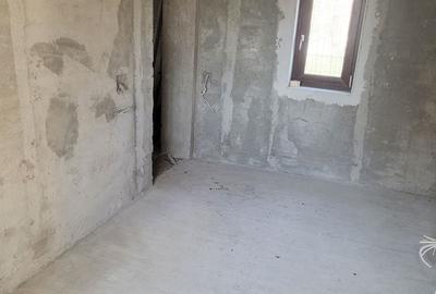 Casă cu 5 camere cu Teren 790 Mp în Roata de Jos