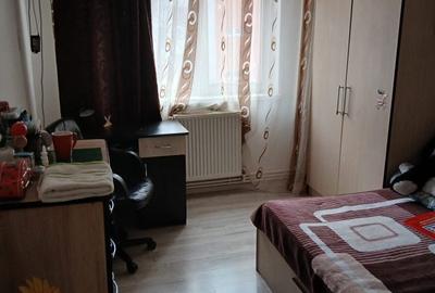 Apartament cu 3 camere decomandat în Uiești - 4