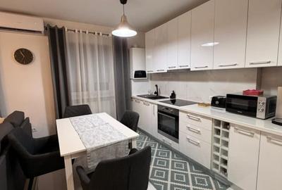 Apartament cu 2 camere semidecomandat, mobilat în Cetate