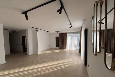 Apartament cu 3 camere decomandat, mobilat în Șelimbăr