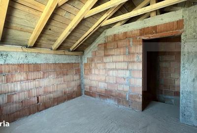 Casă cu 4 camere cu Teren 270 Mp în Urseni