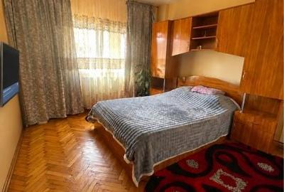 Apartament cu 4 camere decomandat în Romanești