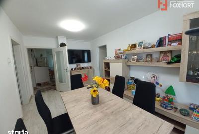 Apartament cu 4 camere semidecomandat, mobilat în Lipovei